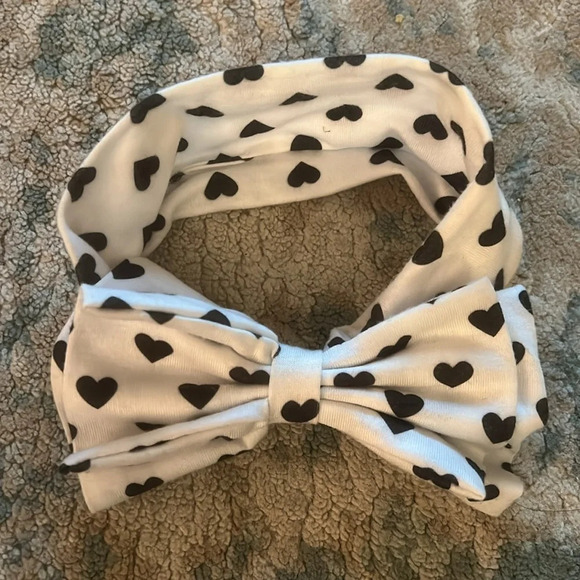 Set of 2 stretchy headbands black and white hearts - Picture 5 of 7